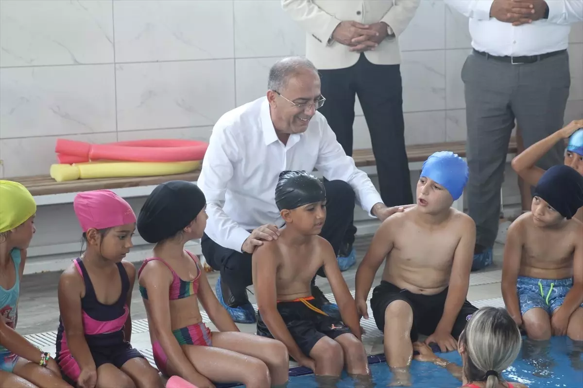 Antakya’da Çocuklar için Ücretsiz Yüzme Kursu Başlatıldı