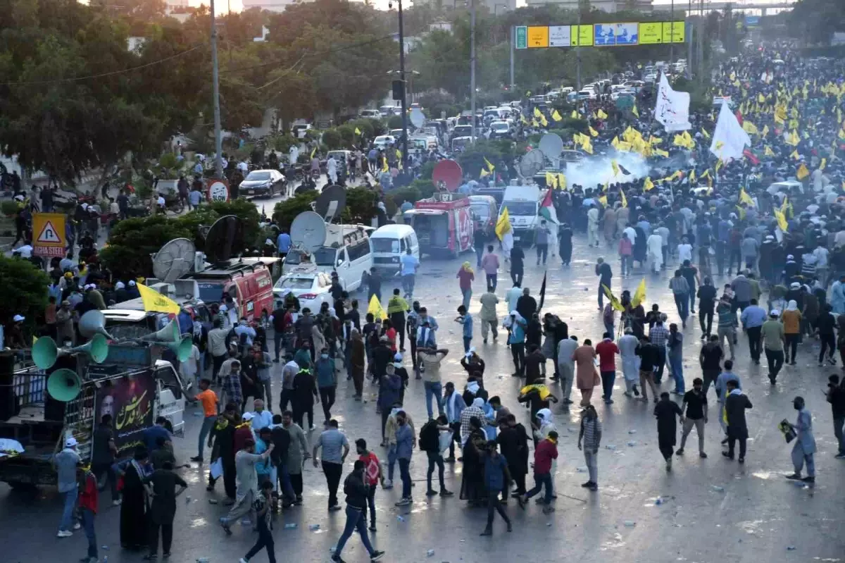 Karaçi’de Nasrallah Protestosu Gerginleşti