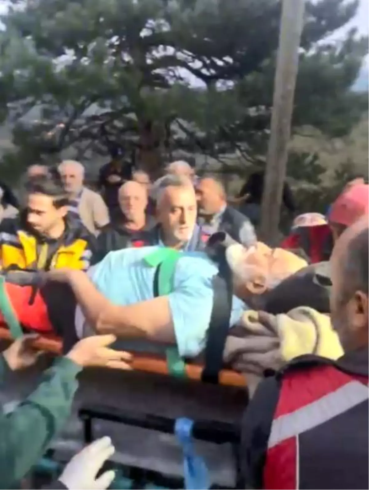 Artvin’de Traktör Uçuruma Yuvarlandı: Sürücü Kurtarıldı