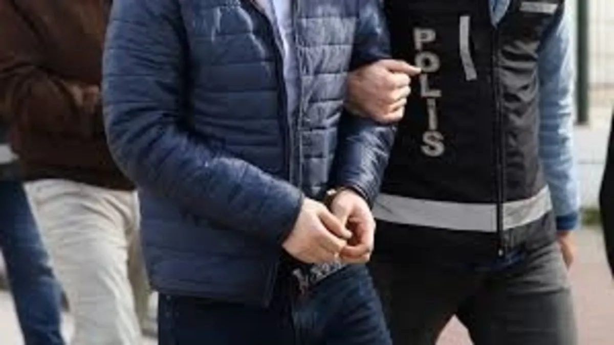 DEM PartiEsenyurt İlçe Eşbaşkanları adliyeye sevk edildi: Terör örgütü için anma programı düzenlemişlerdi!
