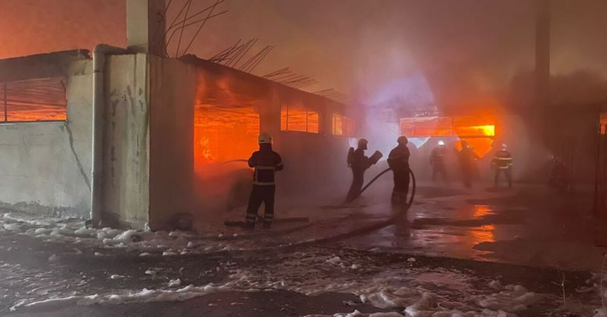 Batman’da mobilya fabrikasında yangın çıktı