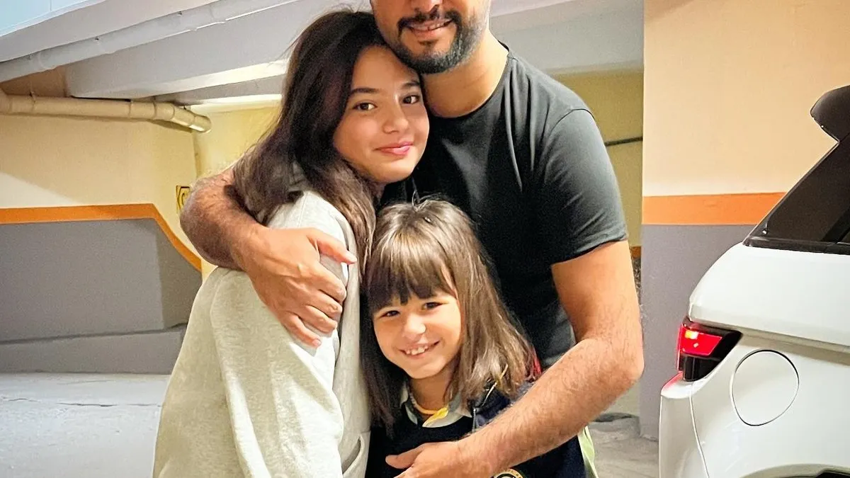 Abisinin emanetlerine gözü gibi bakıyor… Şarkıcı Alişan ve yeğenlerinin pozunu beğeni yağdı!