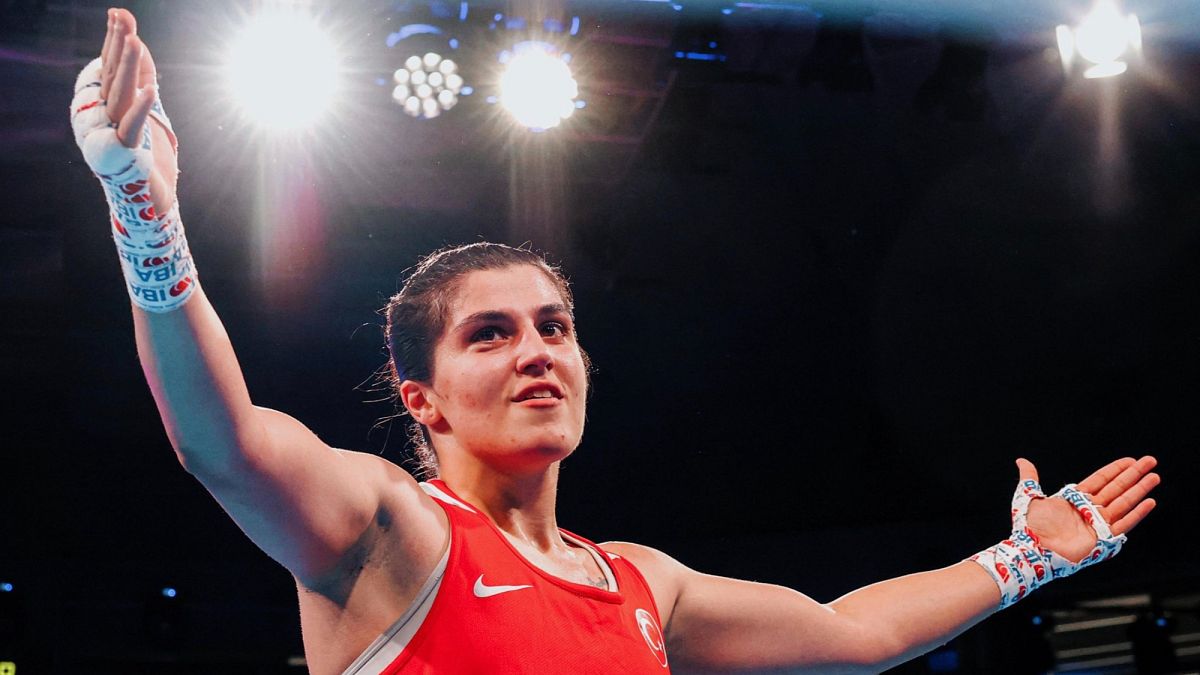 Türk milli boksör Busenaz Sürmeneli, 3. kez dünya şampiyonu oldu